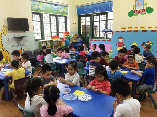 Các bé trường MN Hoa Sen với ngày Tết Hàn thực